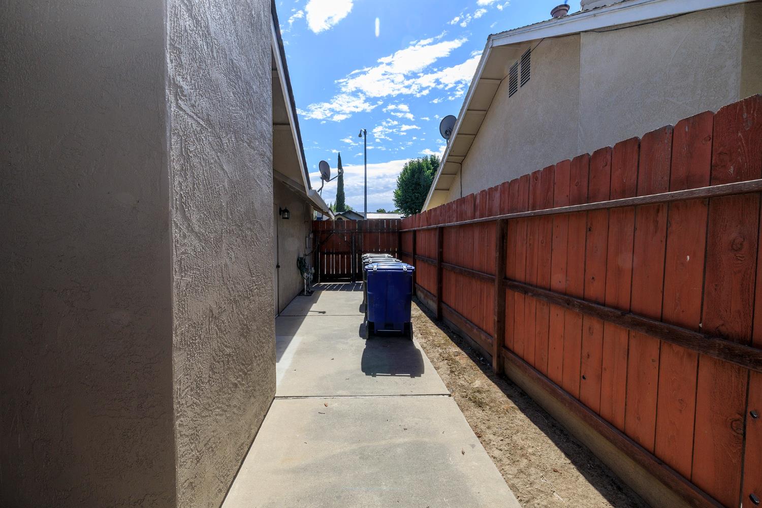 1501 Palmdale Dr, Modesto, CA 95355