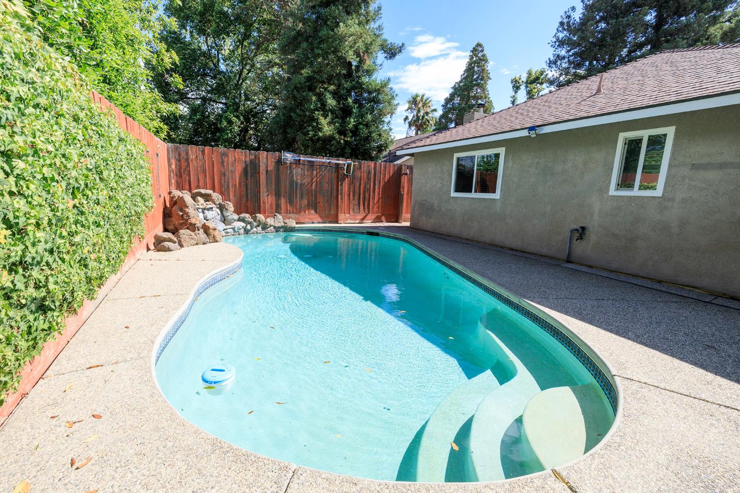 1501 Palmdale Dr, Modesto, CA 95355