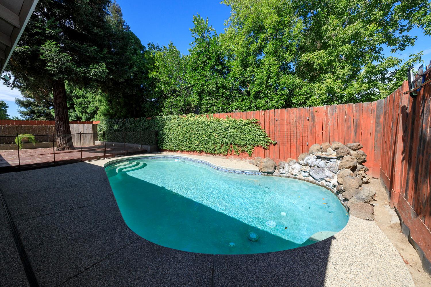 1501 Palmdale Dr, Modesto, CA 95355