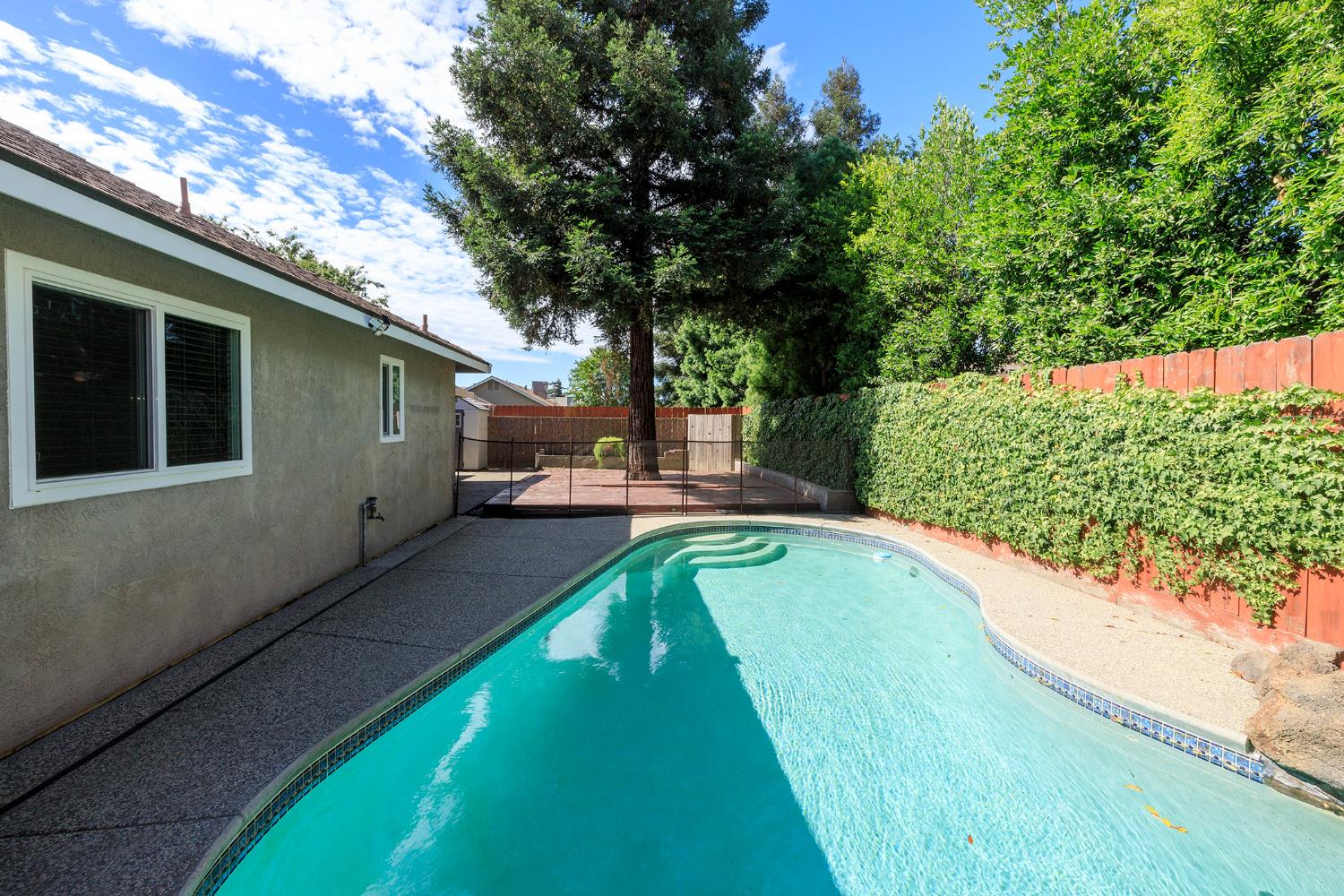 1501 Palmdale Dr, Modesto, CA 95355