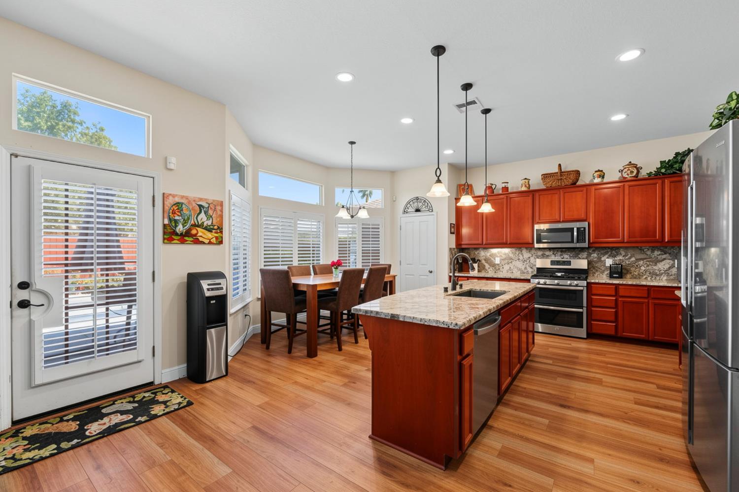 1350 Anacapri Dr, Manteca, CA 95336