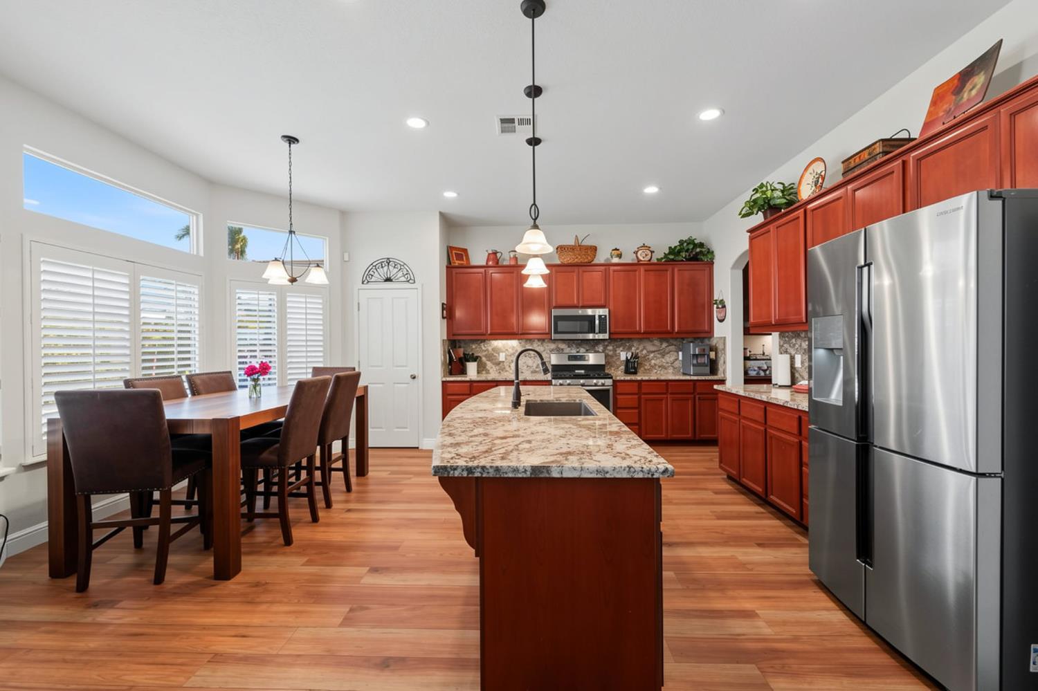 1350 Anacapri Dr, Manteca, CA 95336