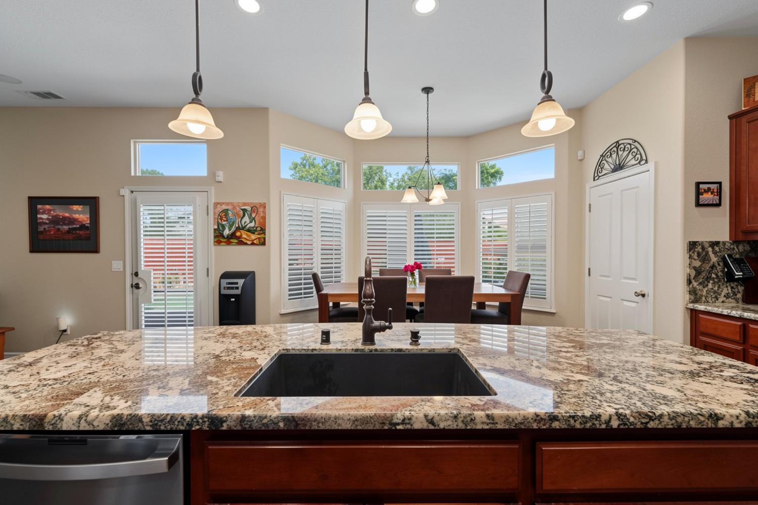 1350 Anacapri Dr, Manteca, CA 95336