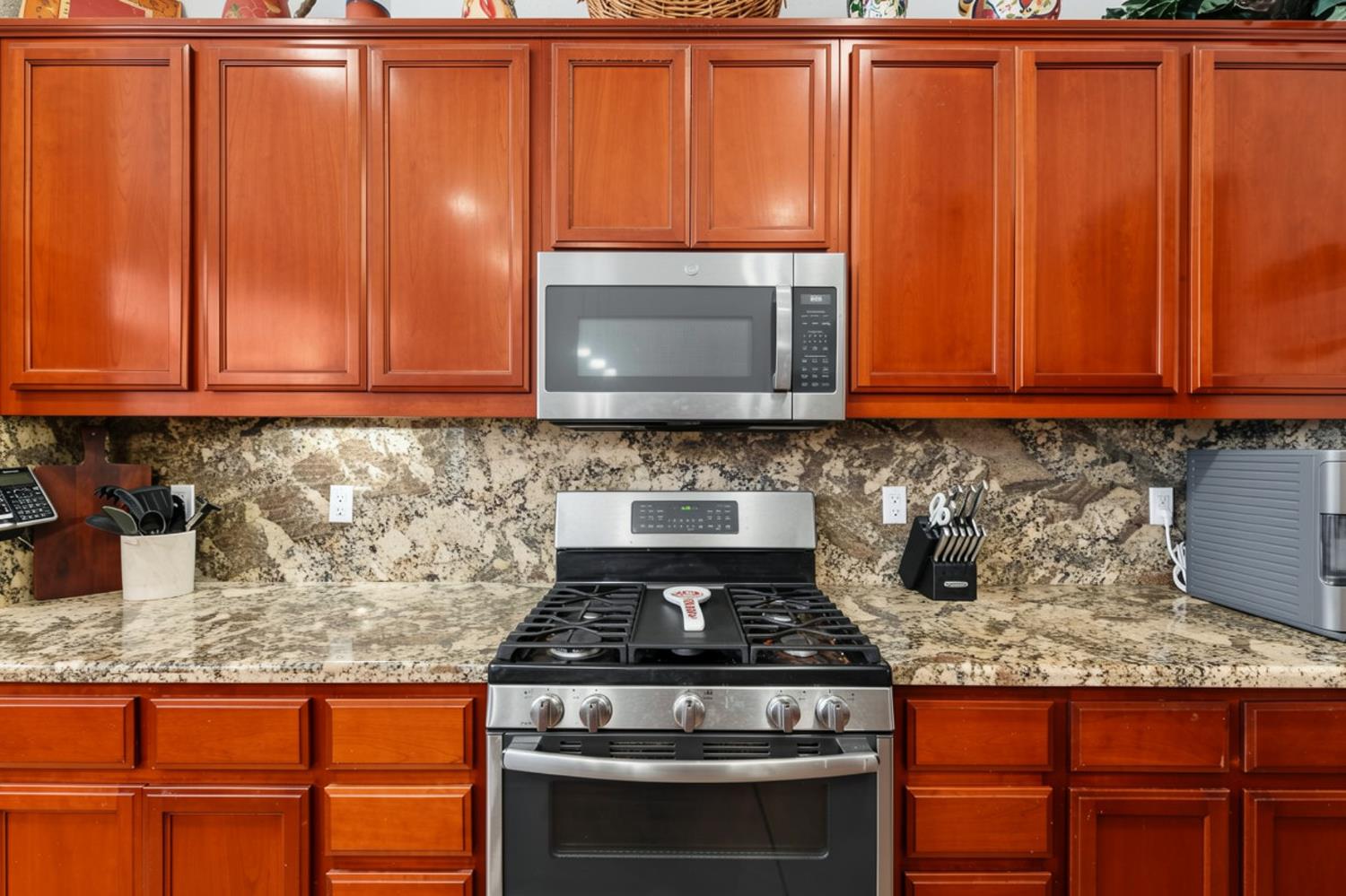 1350 Anacapri Dr, Manteca, CA 95336
