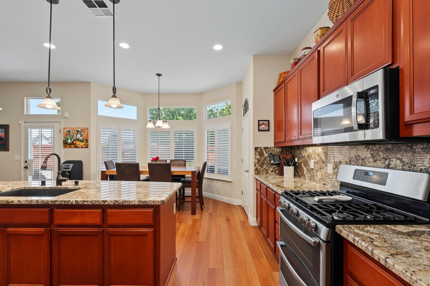 1350 Anacapri Dr, Manteca, CA 95336