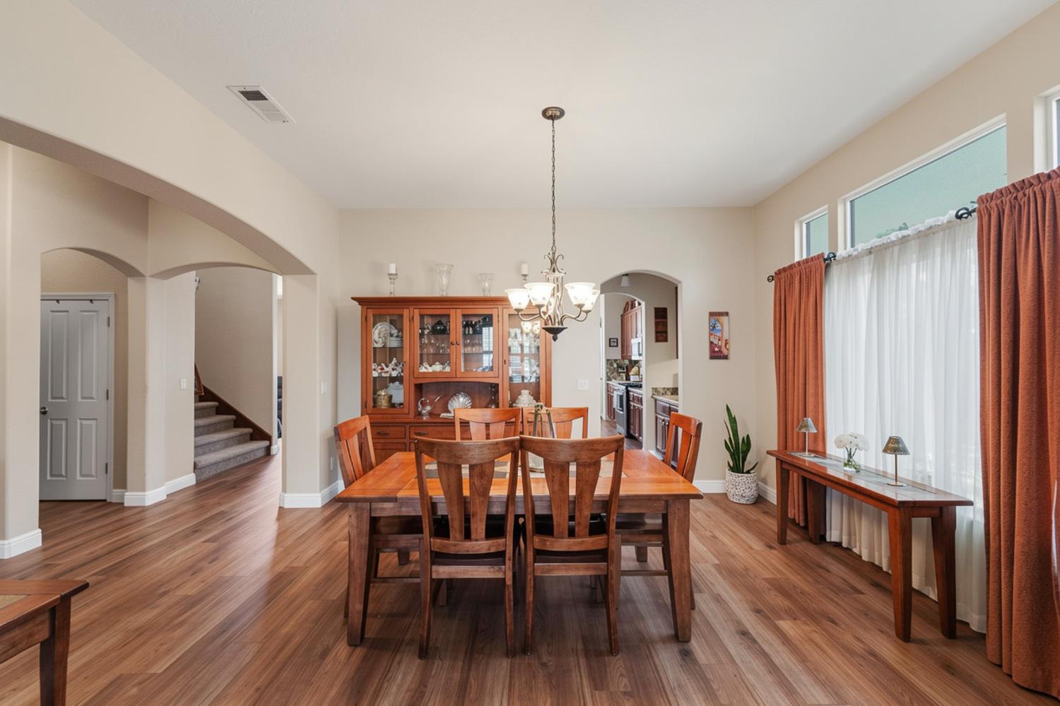 1350 Anacapri Dr, Manteca, CA 95336