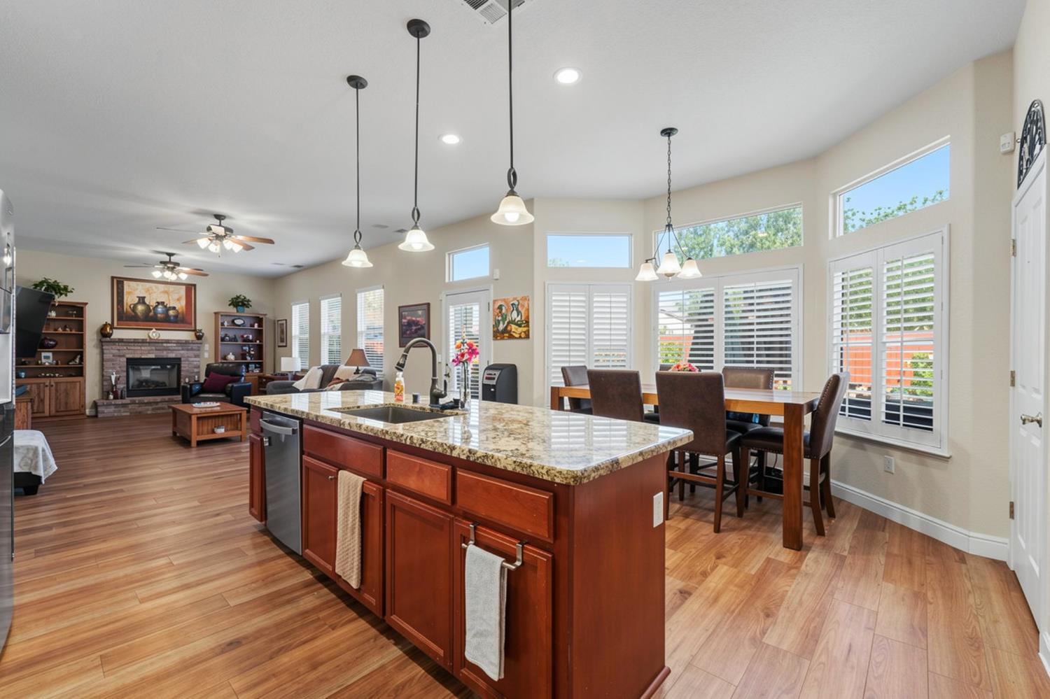 1350 Anacapri Dr, Manteca, CA 95336