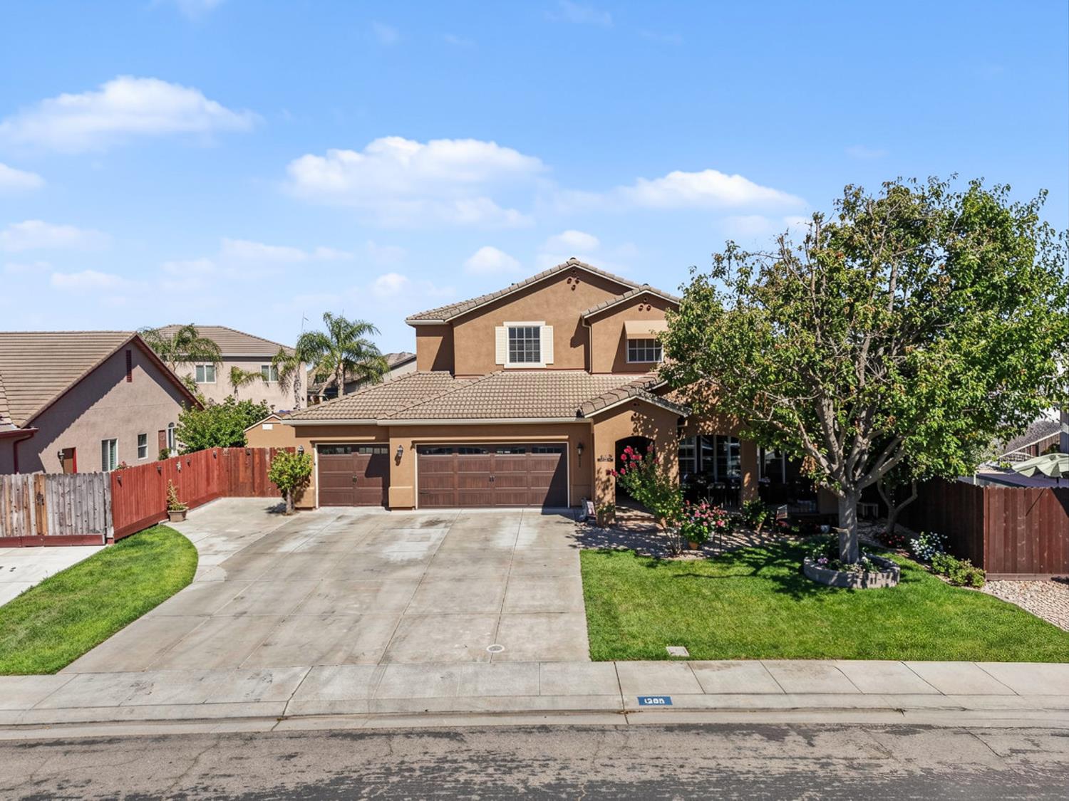 1350 Anacapri Dr, Manteca, CA 95336