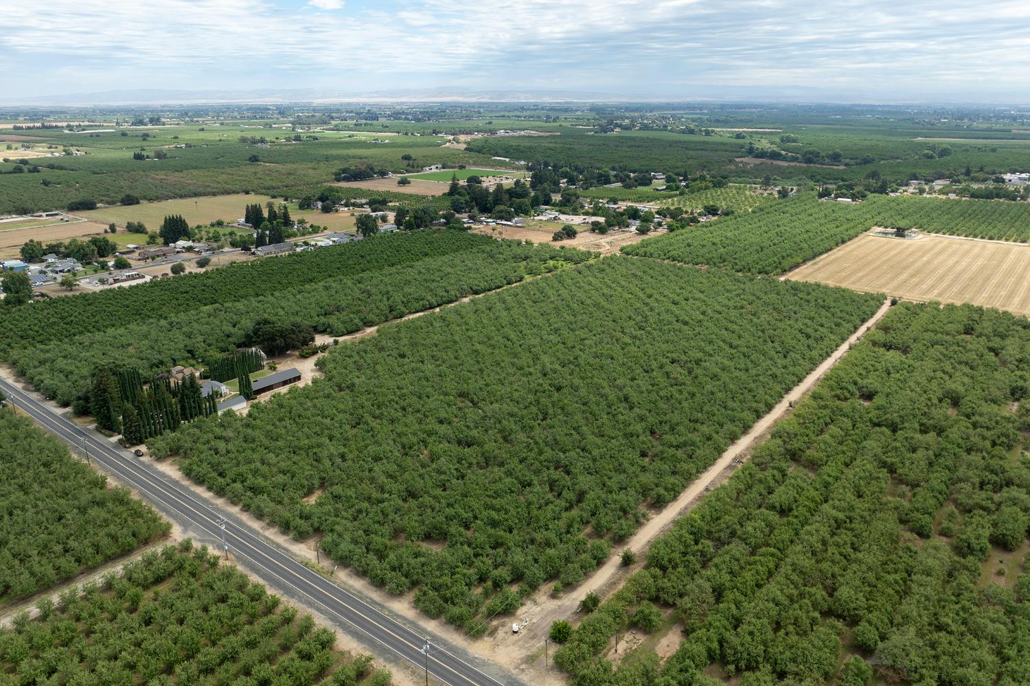 22342 Henry Rd, Escalon, CA 95320