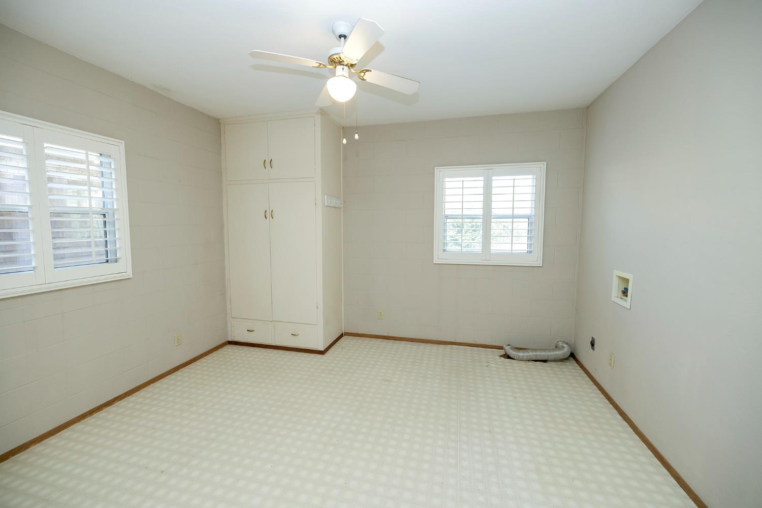 22342 Henry Rd, Escalon, CA 95320