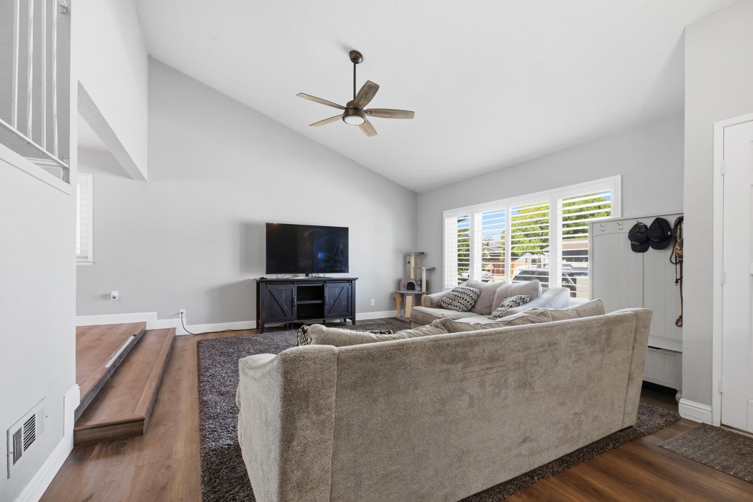 585 Bounty Pl, Manteca, CA 95337