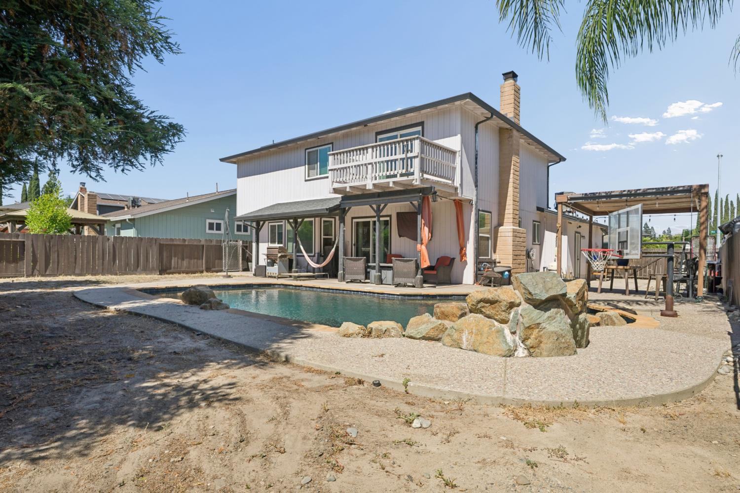 585 Bounty Pl, Manteca, CA 95337