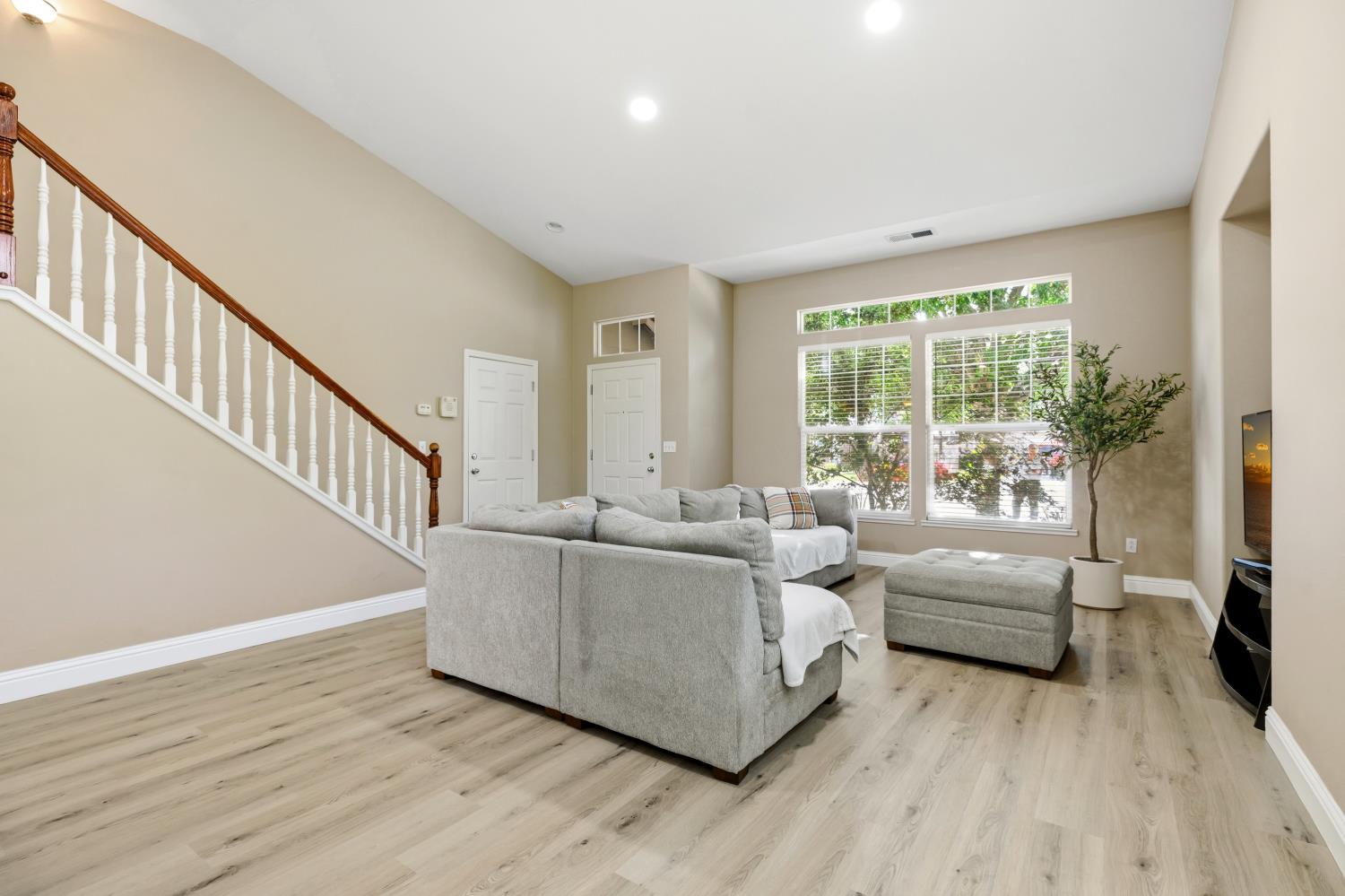 5413 Flintridge Ct, Riverbank, CA 95367