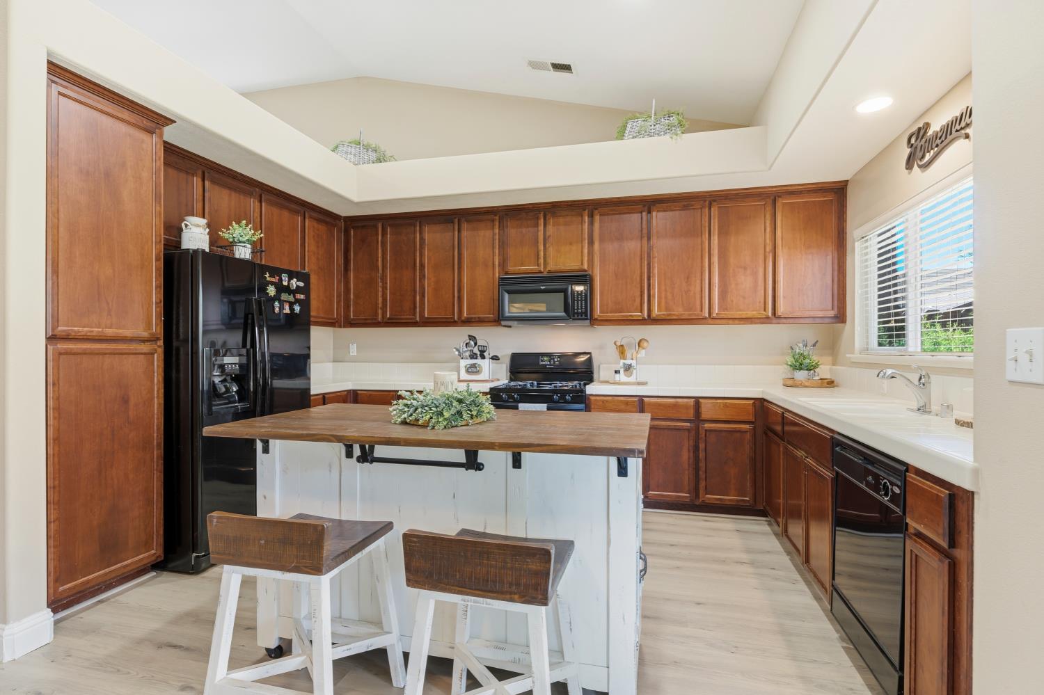 5413 Flintridge Ct, Riverbank, CA 95367