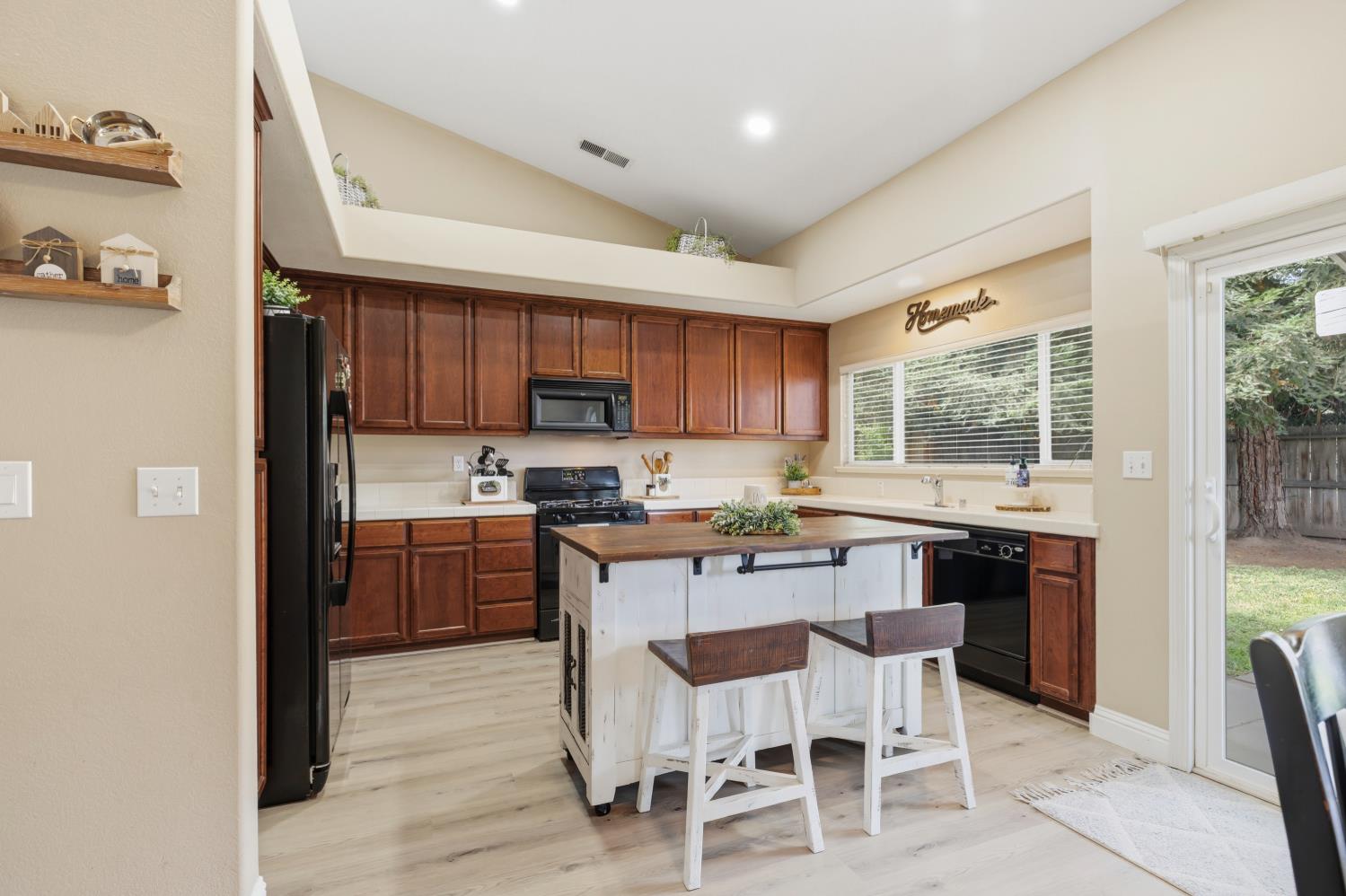 5413 Flintridge Ct, Riverbank, CA 95367