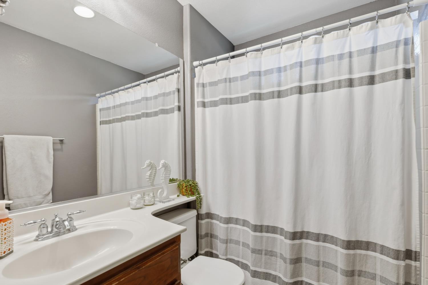 5413 Flintridge Ct, Riverbank, CA 95367