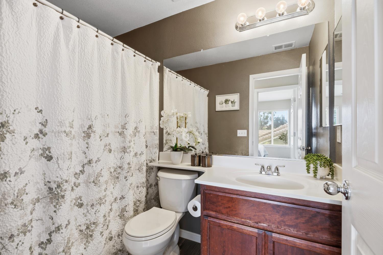 5413 Flintridge Ct, Riverbank, CA 95367