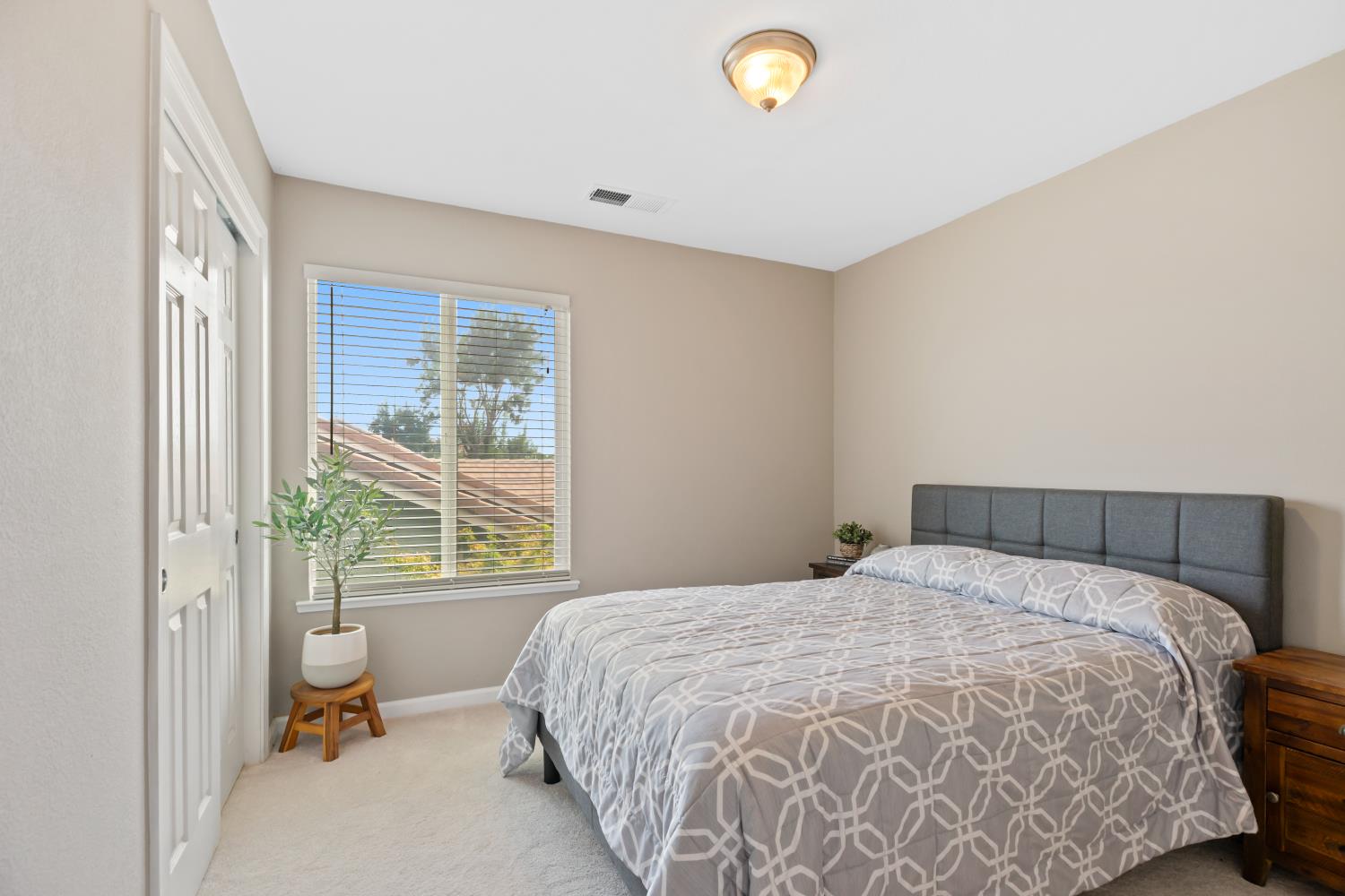5413 Flintridge Ct, Riverbank, CA 95367