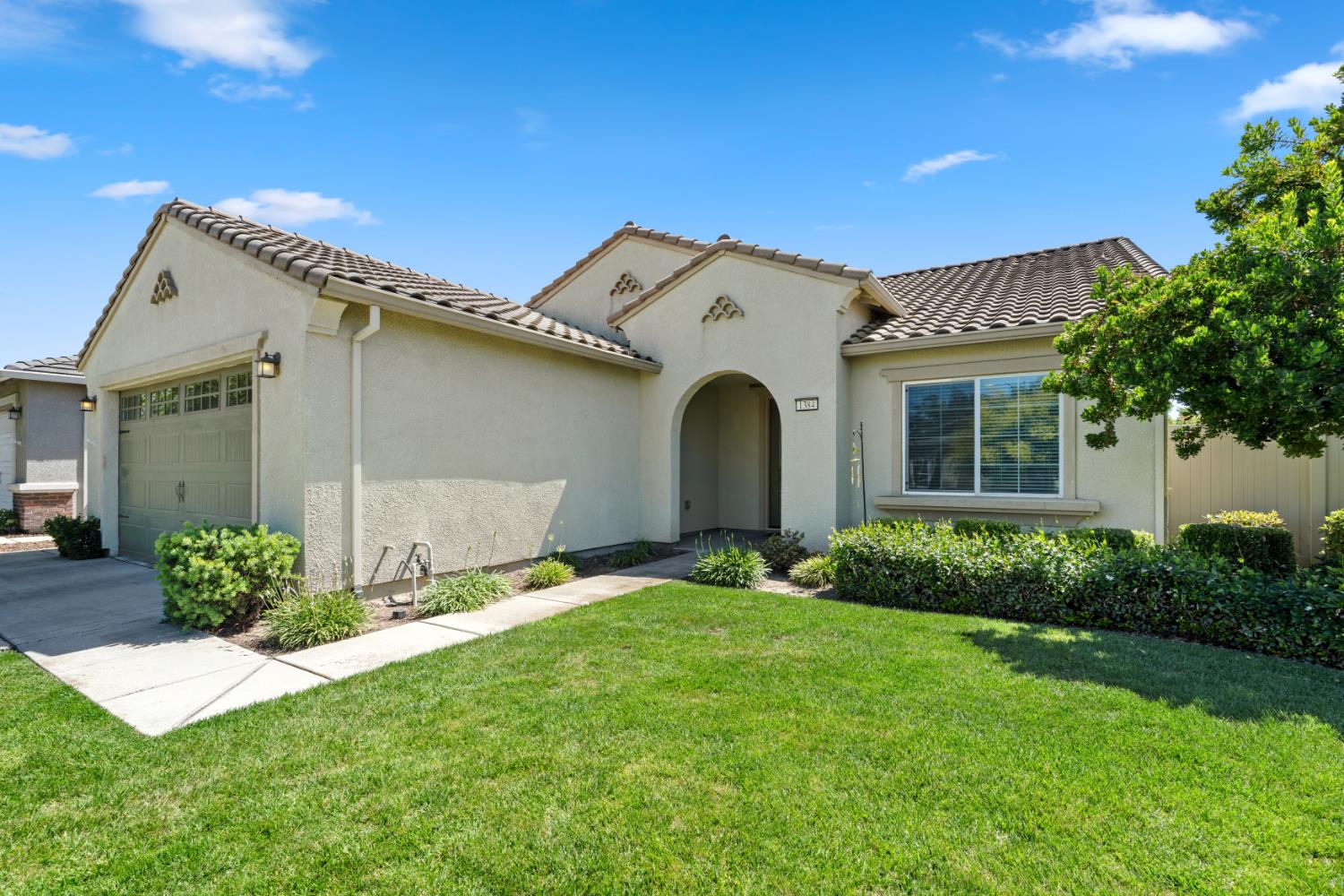 1384 Arbor Brook Dr, Manteca, CA 95336
