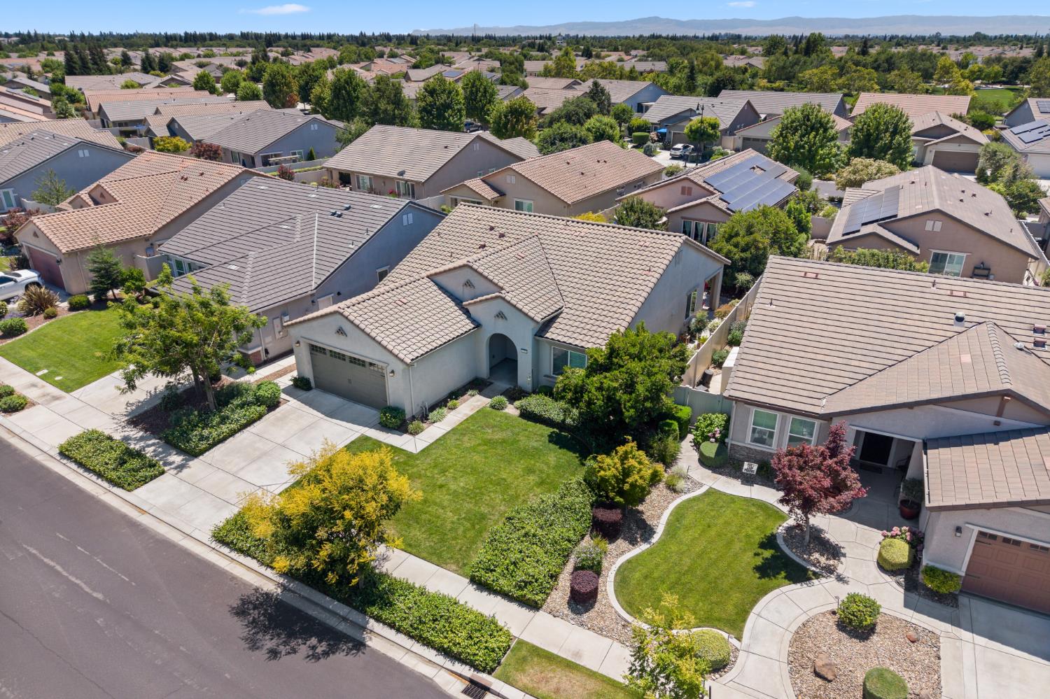 1384 Arbor Brook Dr, Manteca, CA 95336