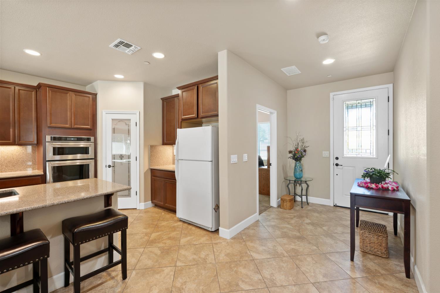 1384 Arbor Brook Dr, Manteca, CA 95336