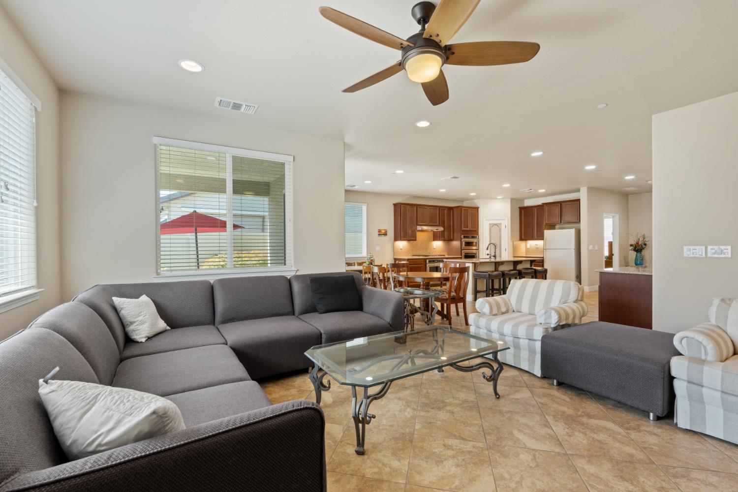 1384 Arbor Brook Dr, Manteca, CA 95336