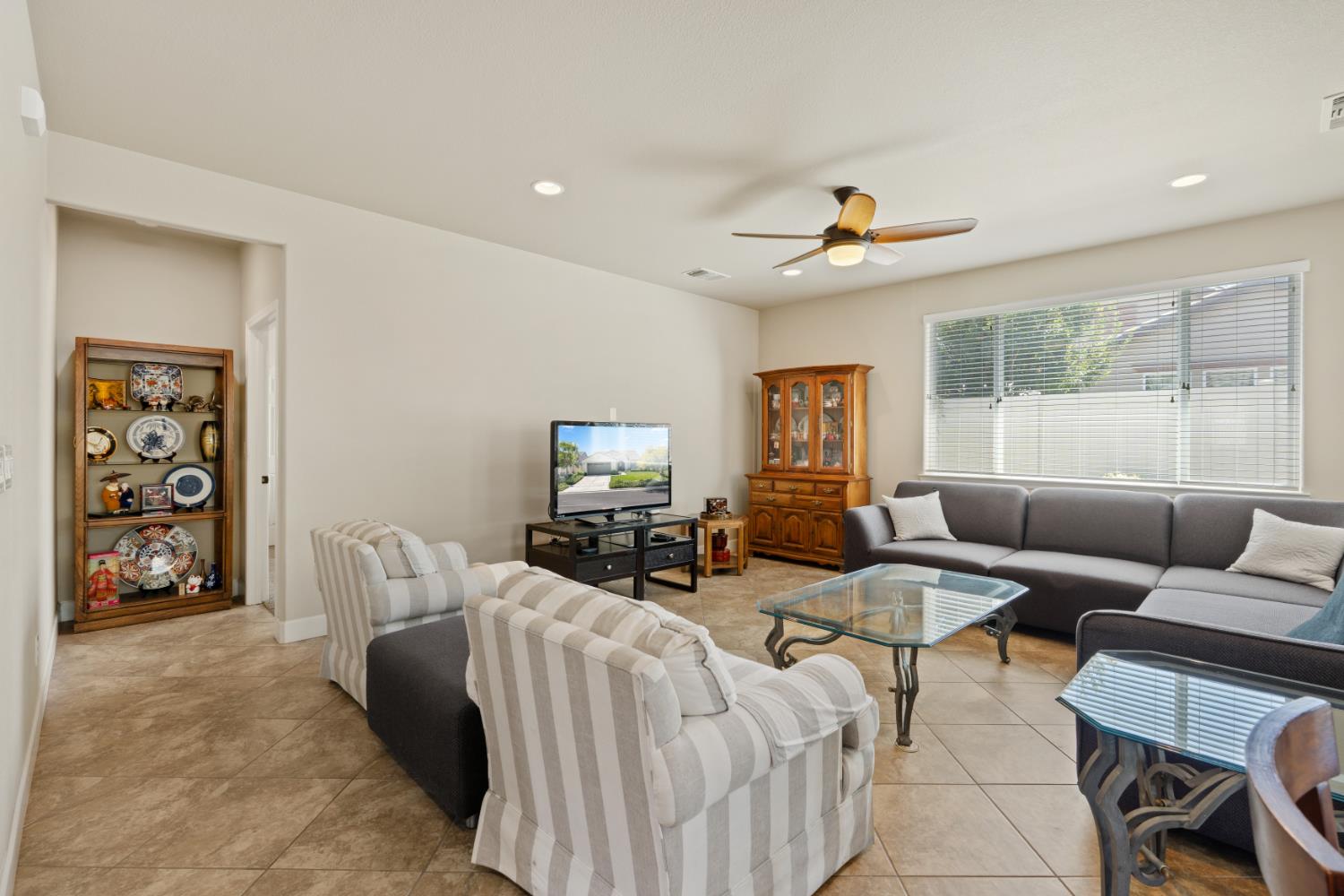 1384 Arbor Brook Dr, Manteca, CA 95336
