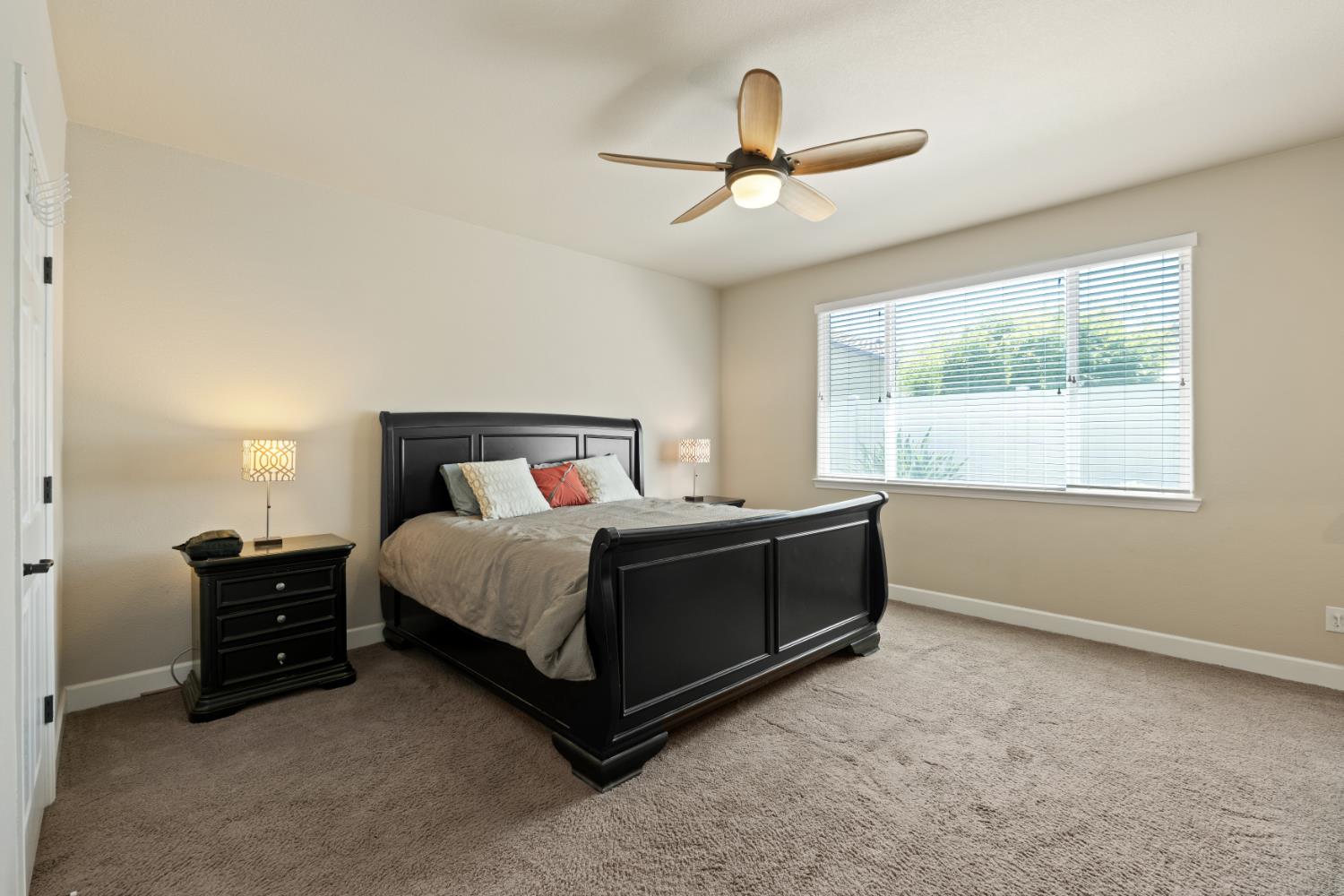 1384 Arbor Brook Dr, Manteca, CA 95336