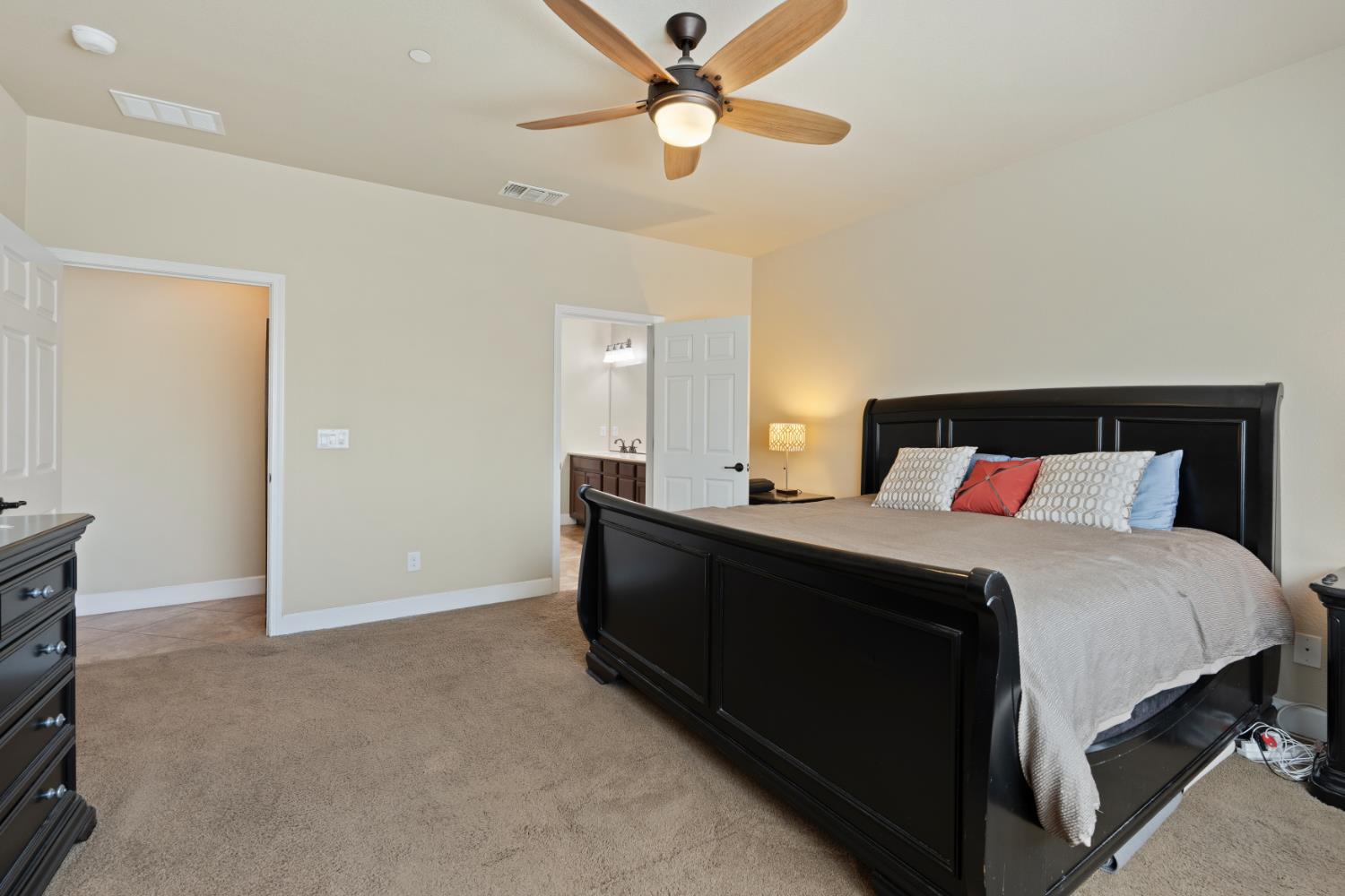 1384 Arbor Brook Dr, Manteca, CA 95336