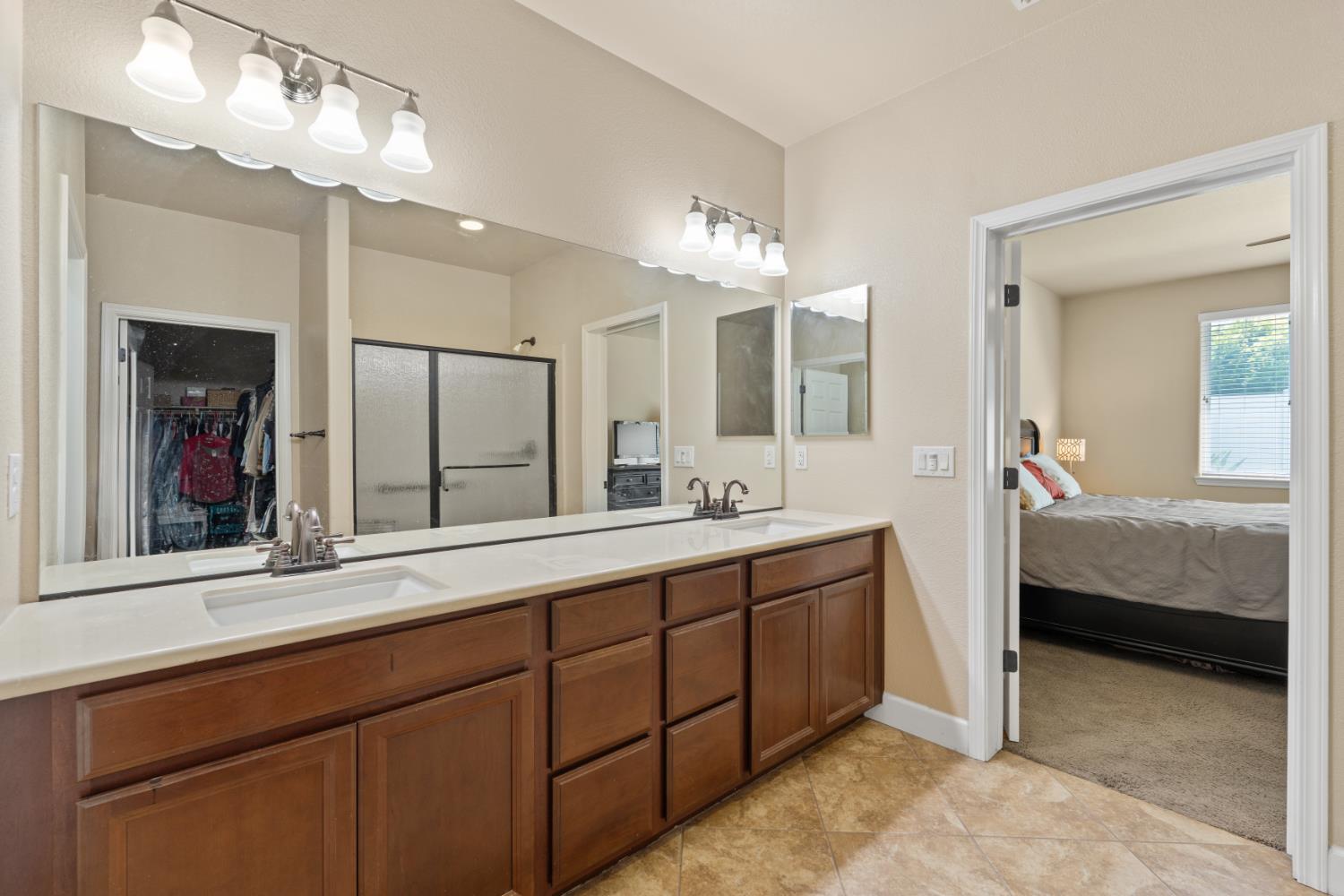 1384 Arbor Brook Dr, Manteca, CA 95336