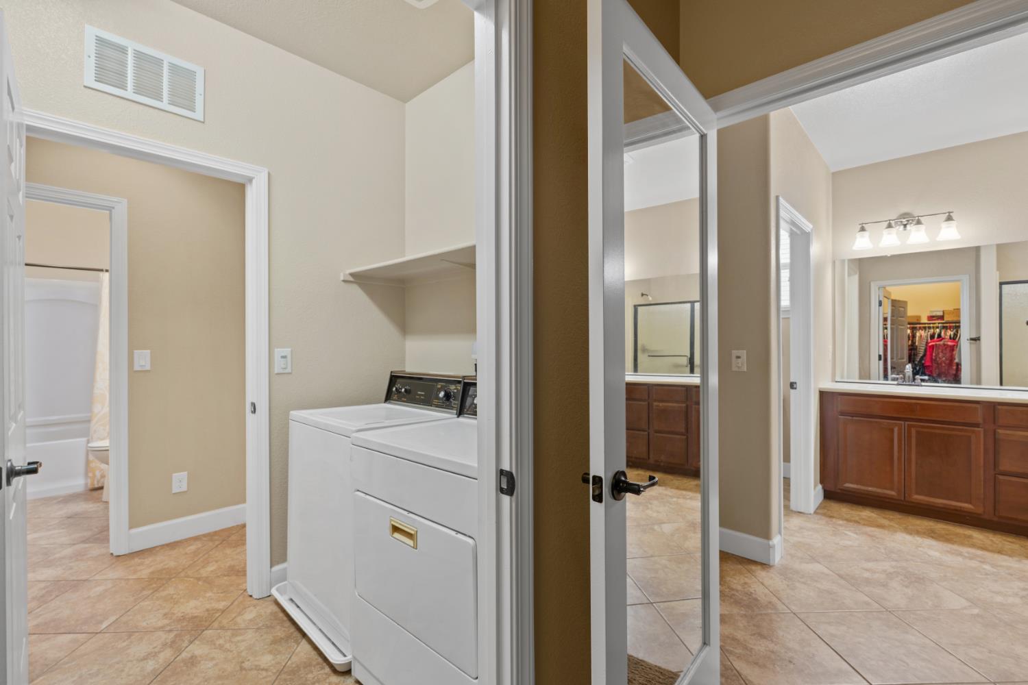 1384 Arbor Brook Dr, Manteca, CA 95336