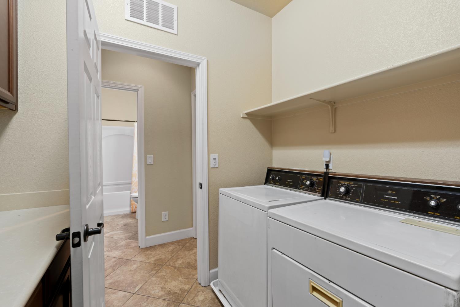 1384 Arbor Brook Dr, Manteca, CA 95336