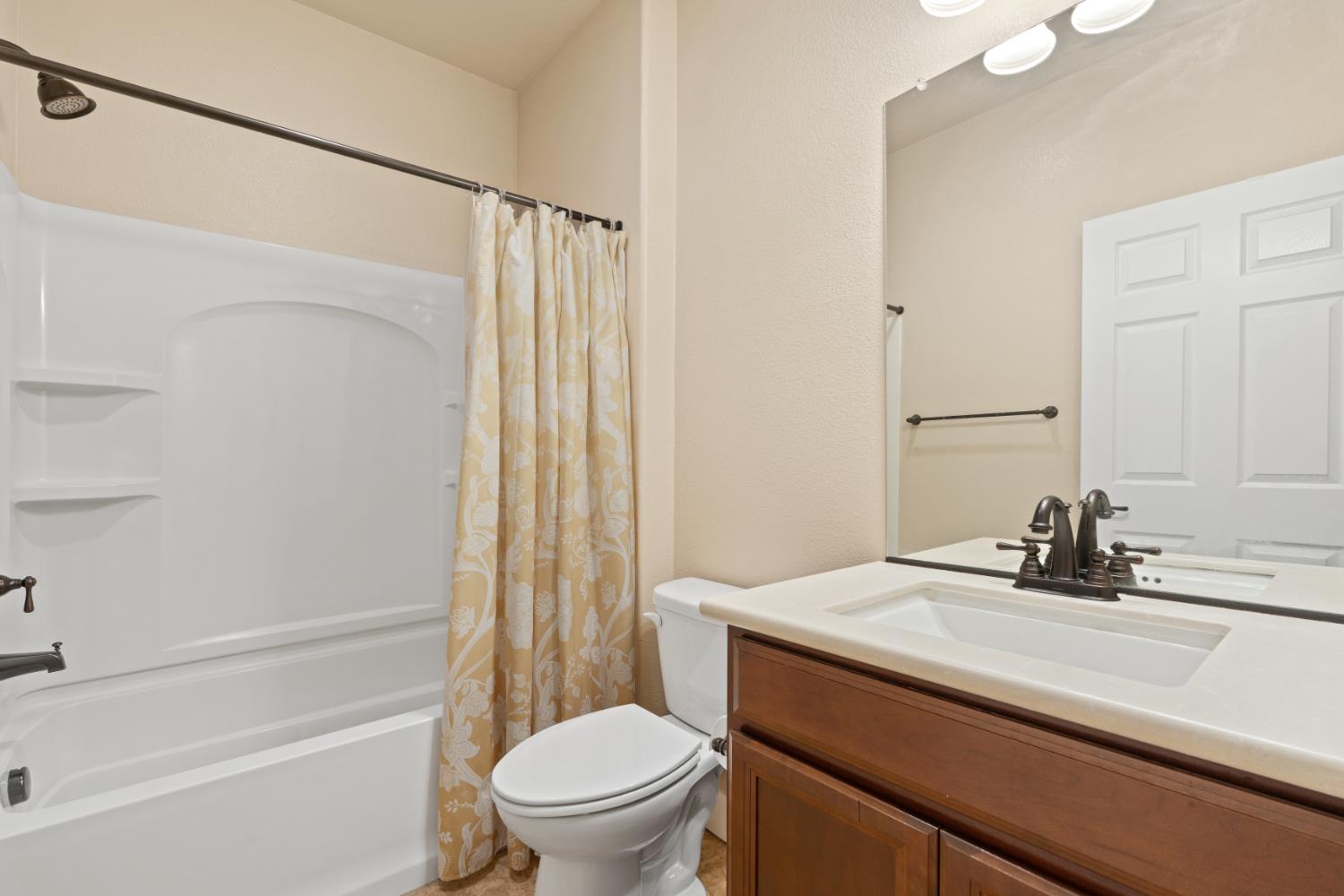 1384 Arbor Brook Dr, Manteca, CA 95336