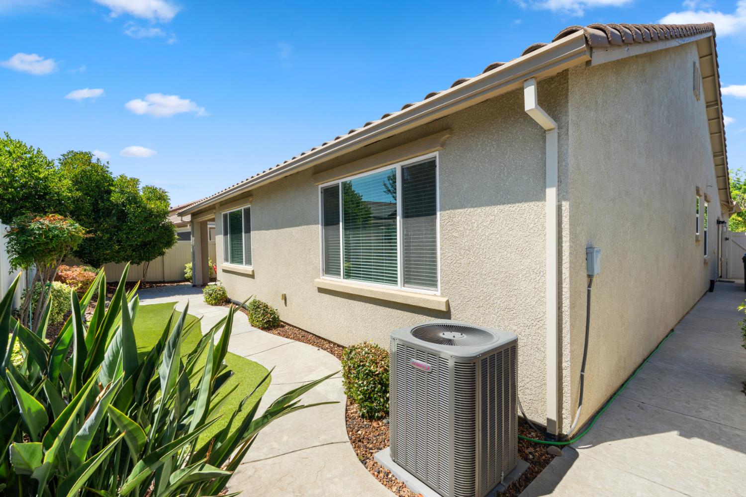 1384 Arbor Brook Dr, Manteca, CA 95336