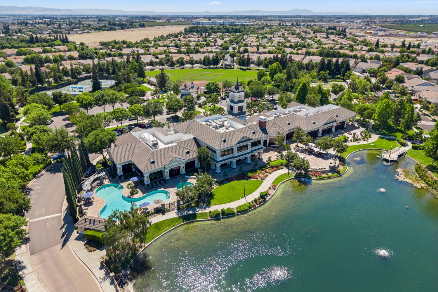 1384 Arbor Brook Dr, Manteca, CA 95336