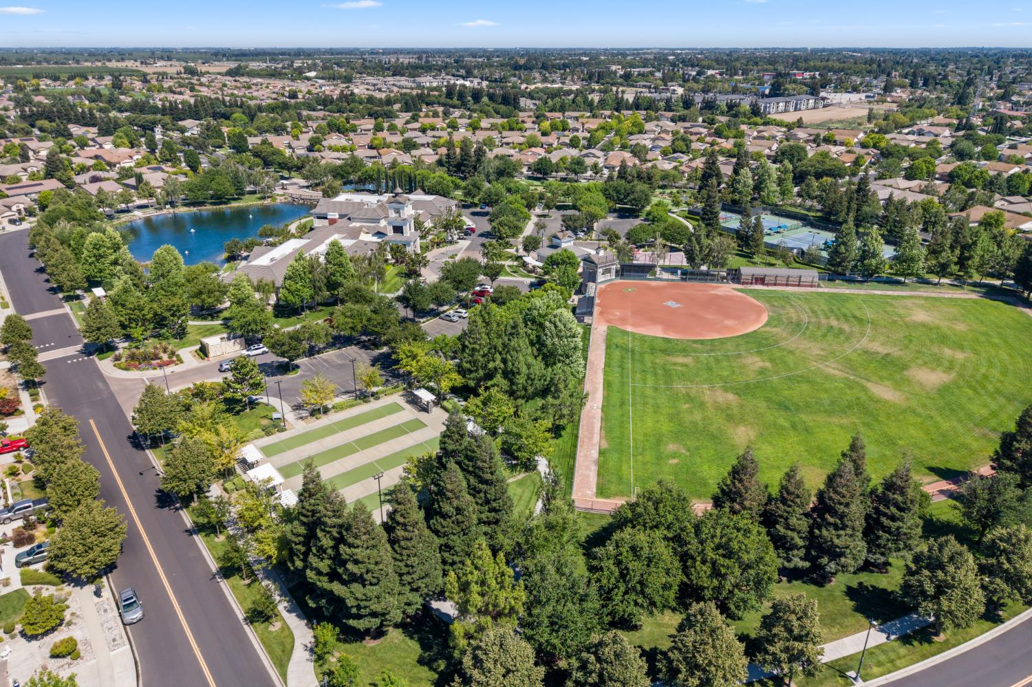 1384 Arbor Brook Dr, Manteca, CA 95336