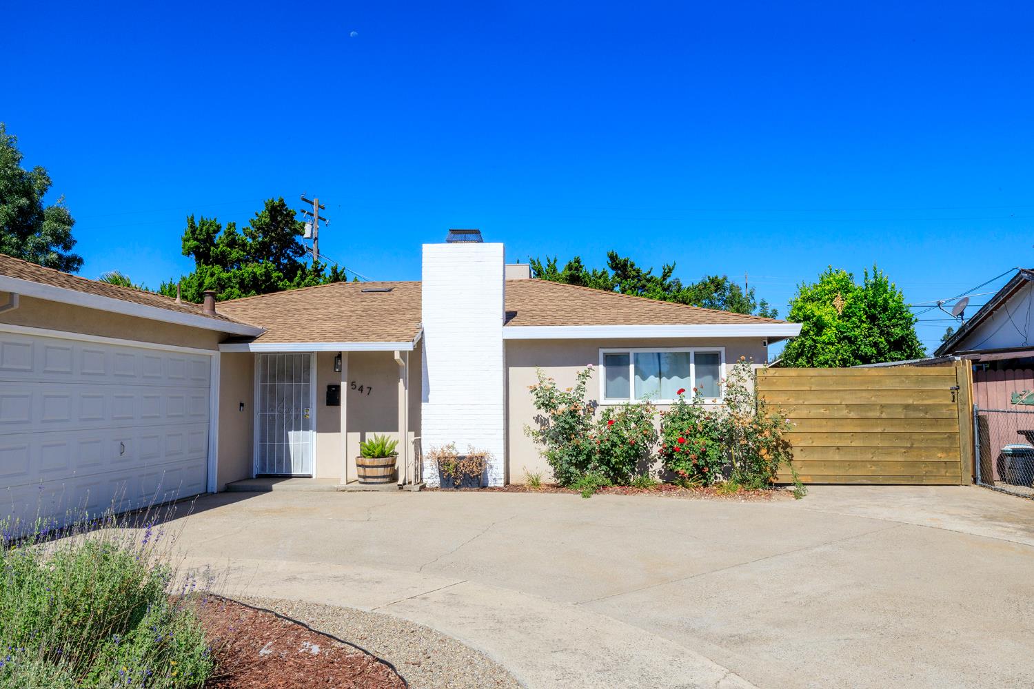 1547 Maddux Ave, Modesto, CA 95358