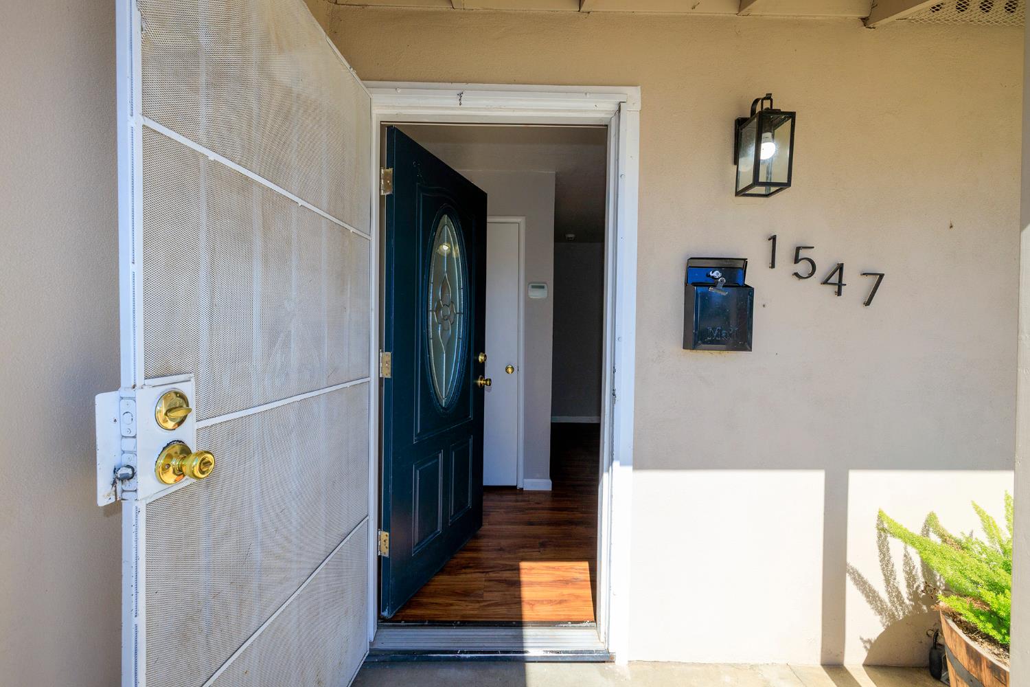 1547 Maddux Ave, Modesto, CA 95358