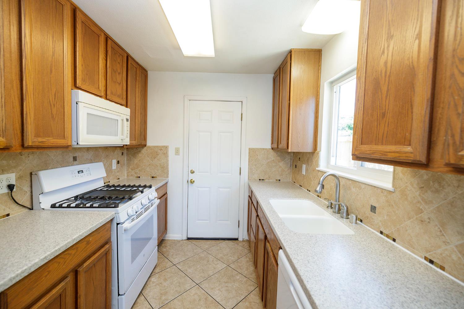 1547 Maddux Ave, Modesto, CA 95358