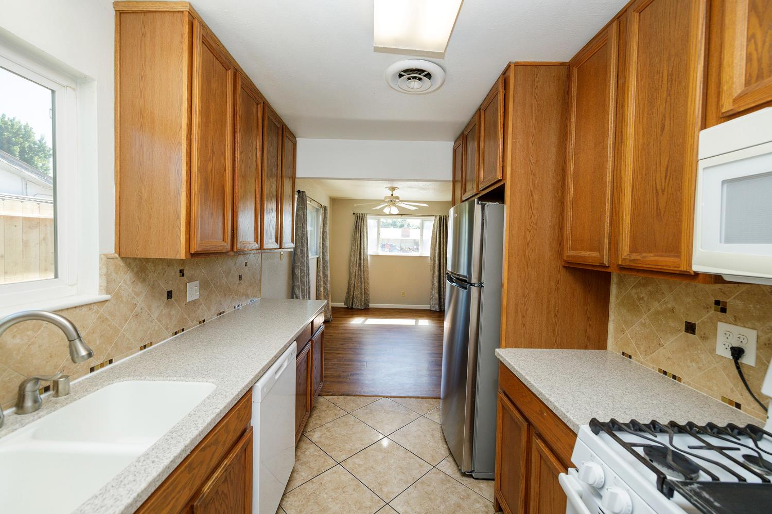 1547 Maddux Ave, Modesto, CA 95358