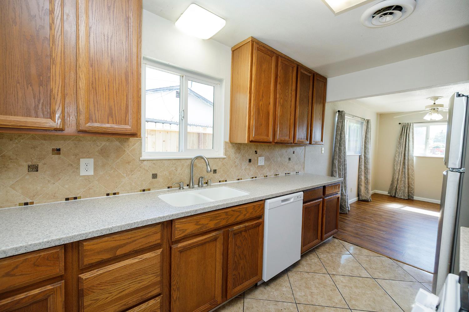 1547 Maddux Ave, Modesto, CA 95358