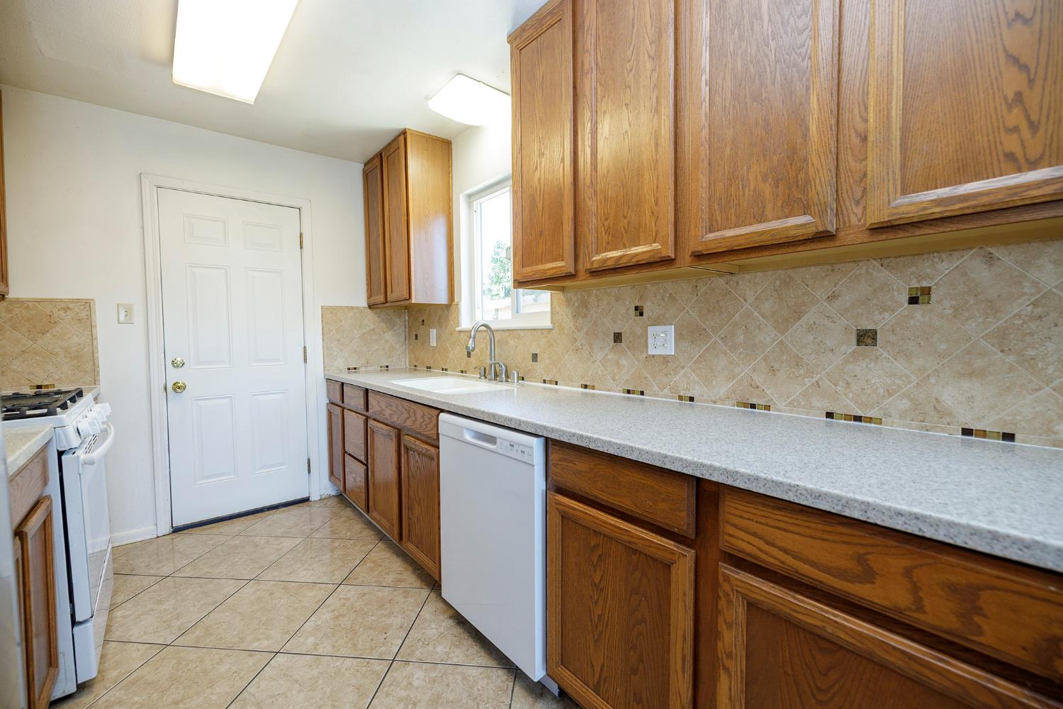 1547 Maddux Ave, Modesto, CA 95358