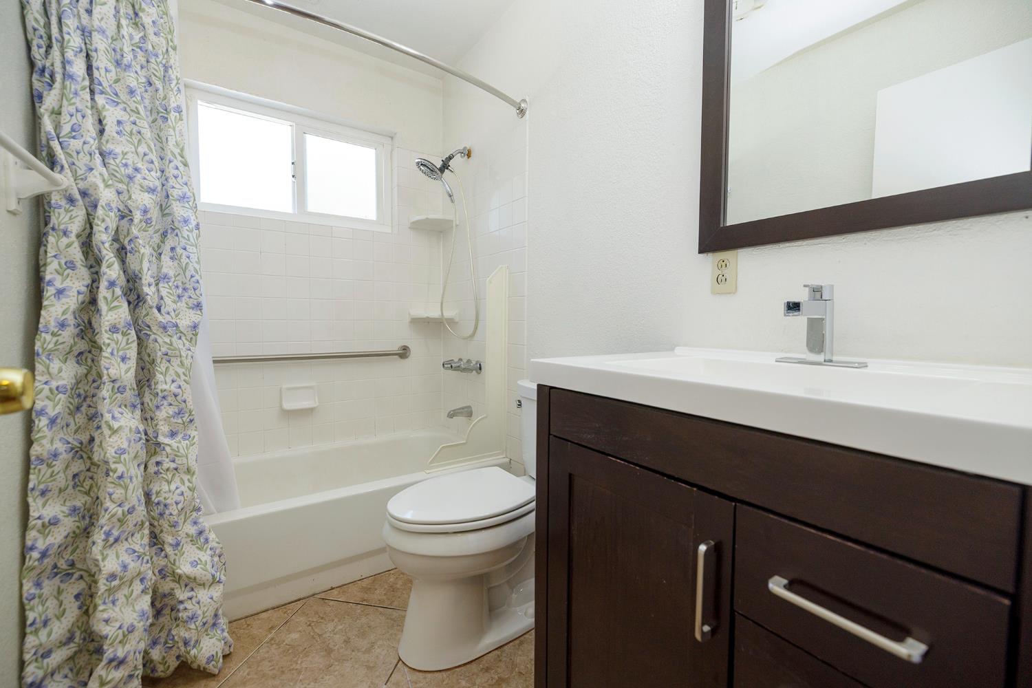 1547 Maddux Ave, Modesto, CA 95358