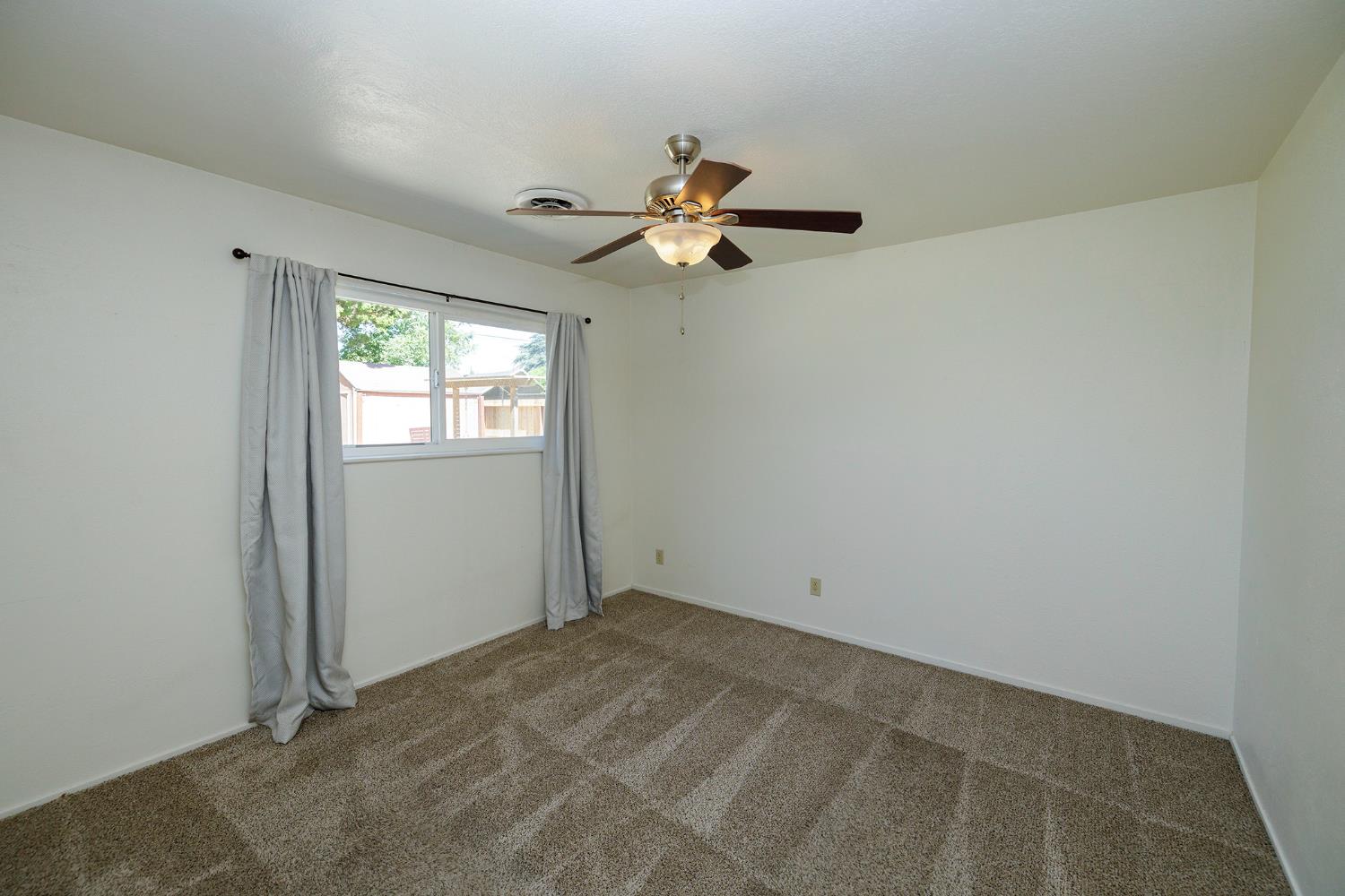 1547 Maddux Ave, Modesto, CA 95358