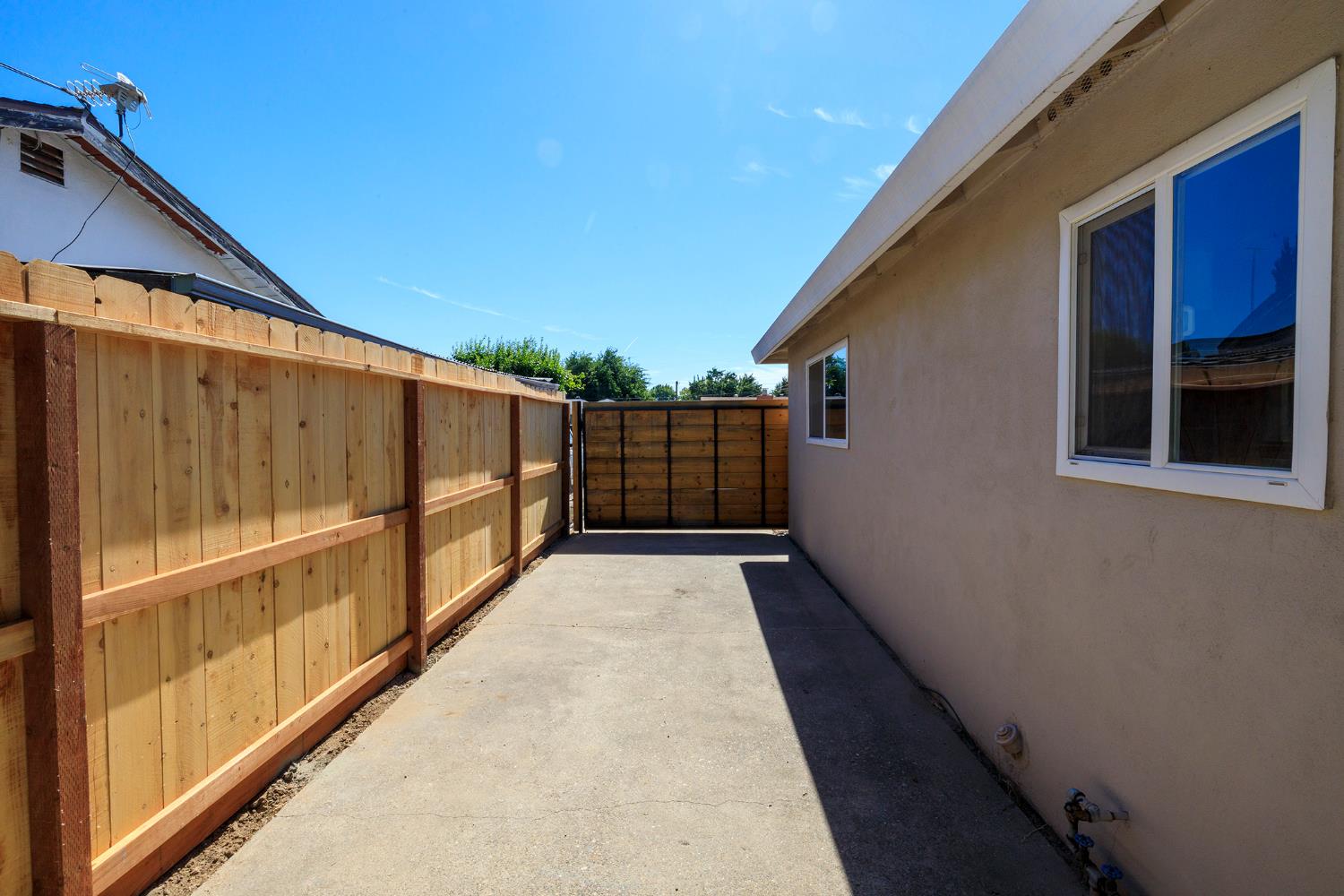 1547 Maddux Ave, Modesto, CA 95358