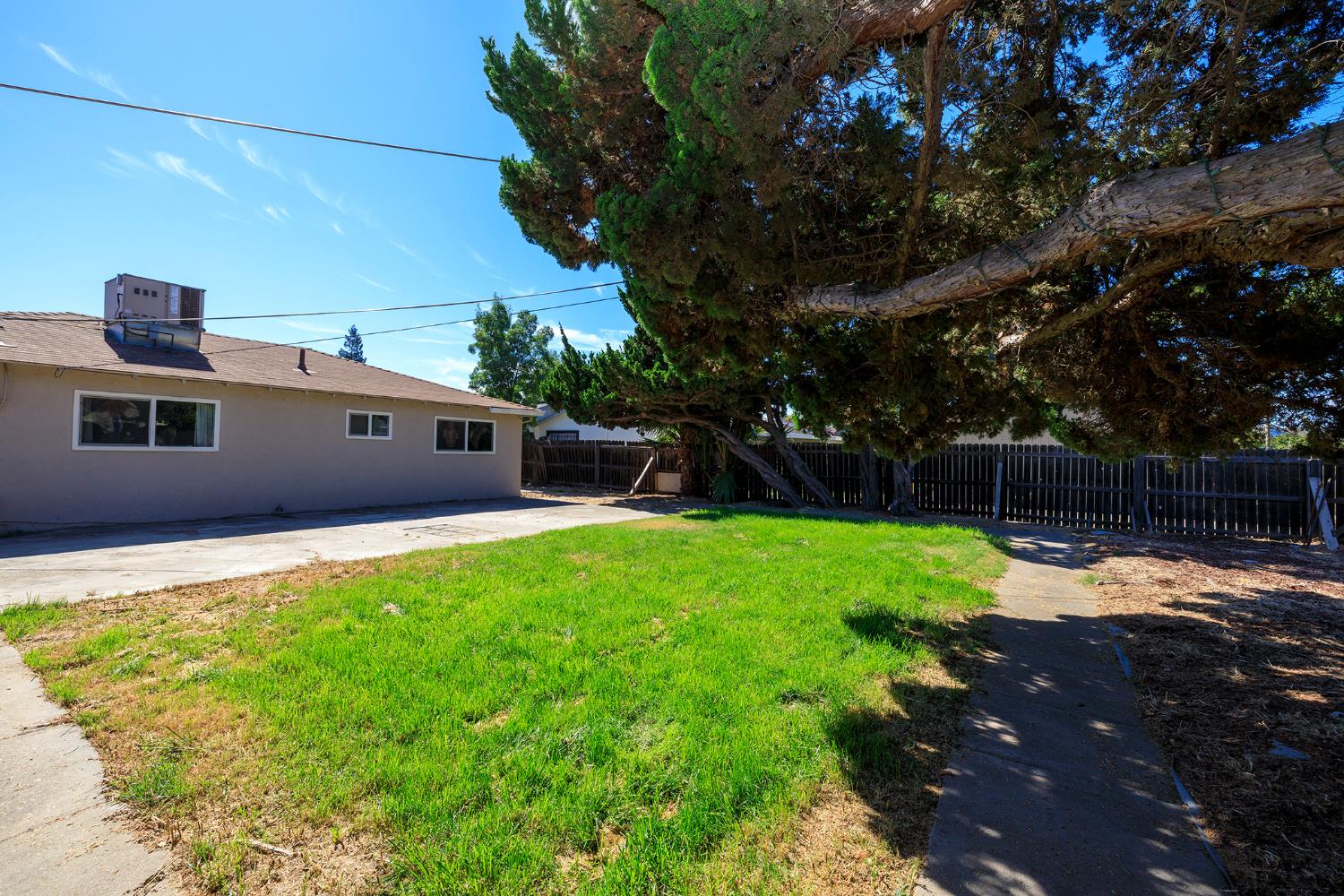 1547 Maddux Ave, Modesto, CA 95358