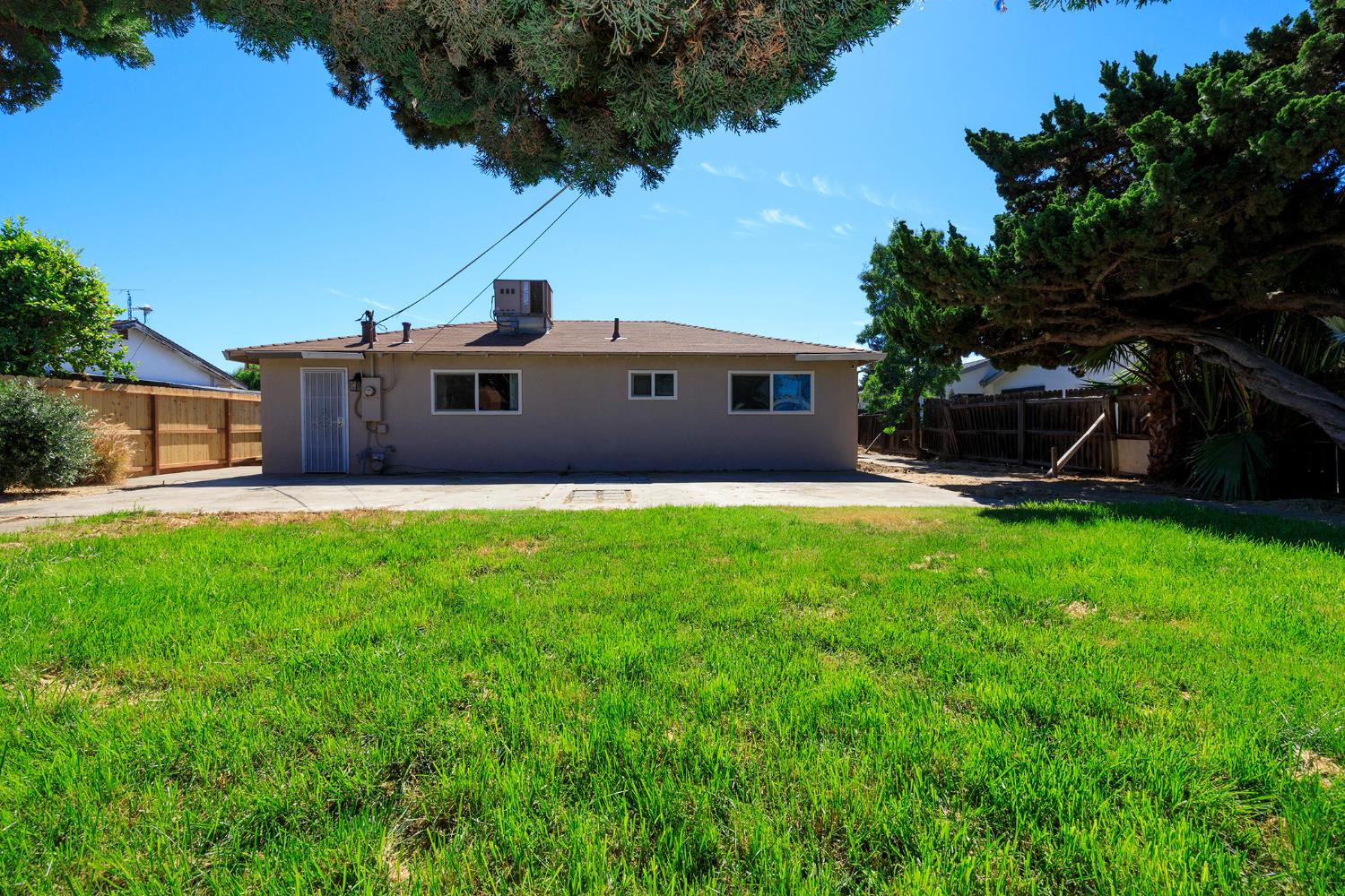 1547 Maddux Ave, Modesto, CA 95358