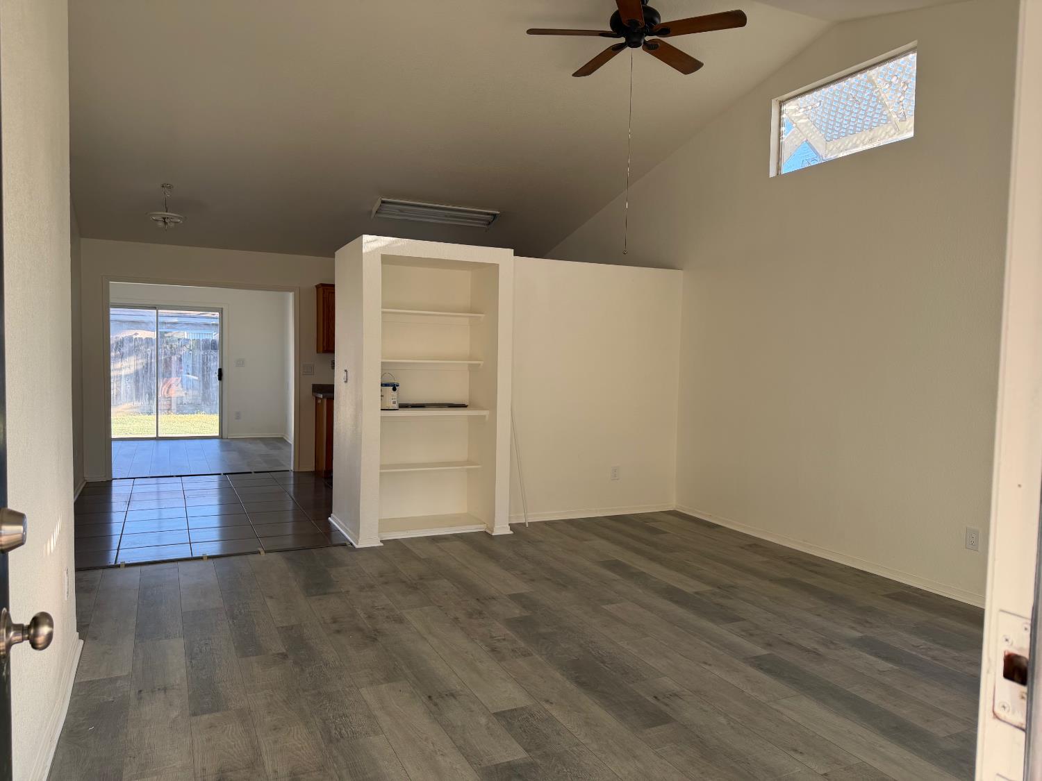 2169 Laguna Way, Los Banos, CA 93635