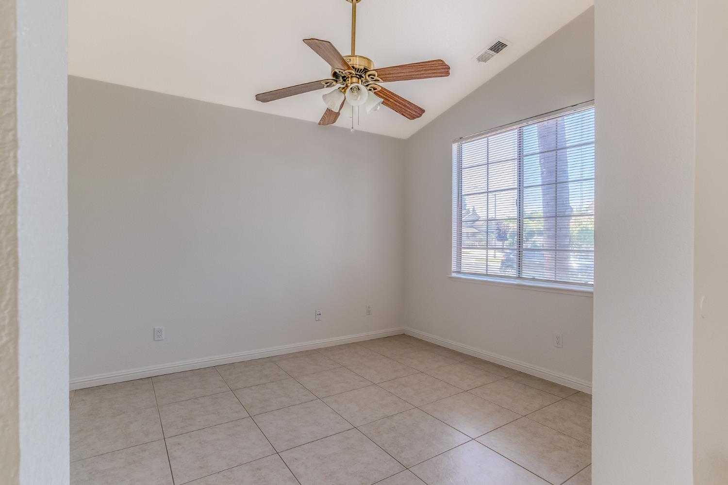 6024 Creek Bend Dr, Riverbank, CA 95367