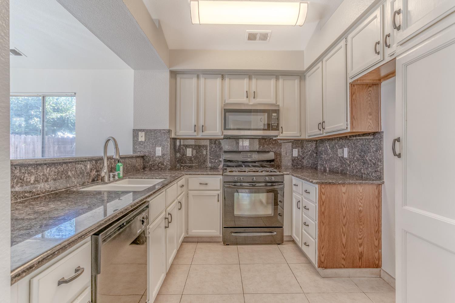 6024 Creek Bend Dr, Riverbank, CA 95367